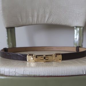Skinny leather waist belt.